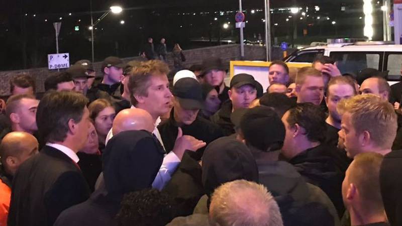 Avtobusu mühasirəyə alıb, baş direktoru istefaya çağırdılar - VİDEO